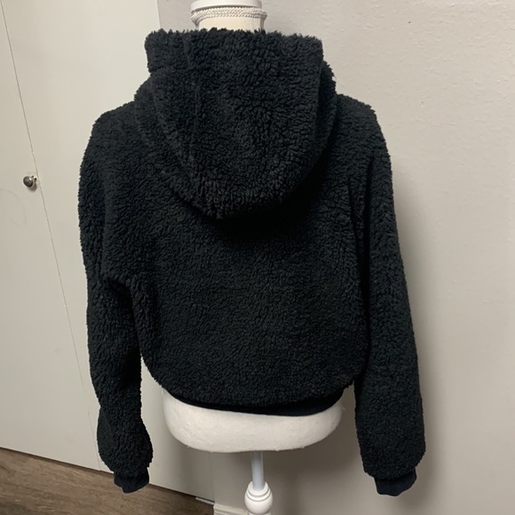 Lululemon fuzzy jacket - Picture 4 of 10